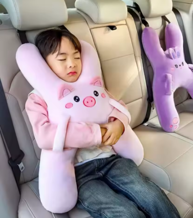 Almohada de coche que sujeta su cabeza